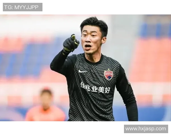 国足门将张鹭惊艳表现引领上海上港晋级亚冠八强，成为赛场新宠