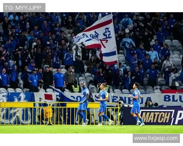 恒大主场战胜上海申花，稳居中超榜首，球队士气高涨